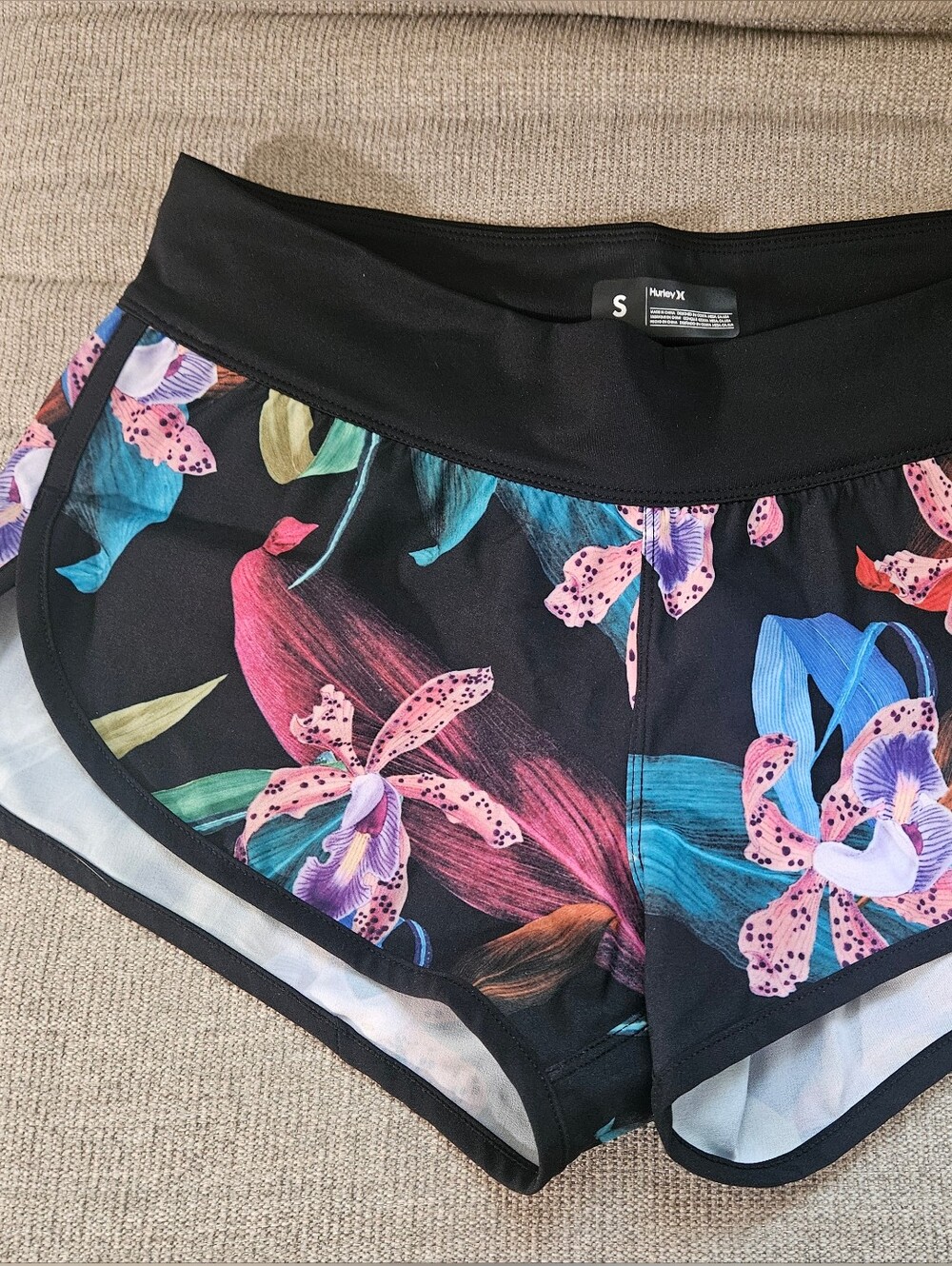 Hurley Black Floral Athletic Shorts - Small - New With Tags